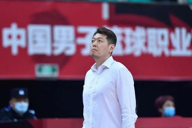 目前，影片所确定的导演是弗朗西斯;劳伦斯，他曾经执导了《饥饿游戏2：星火燎原》、《饥饿游戏3：嘲笑鸟（上）》以及《饥饿游戏3：嘲笑鸟（下）》